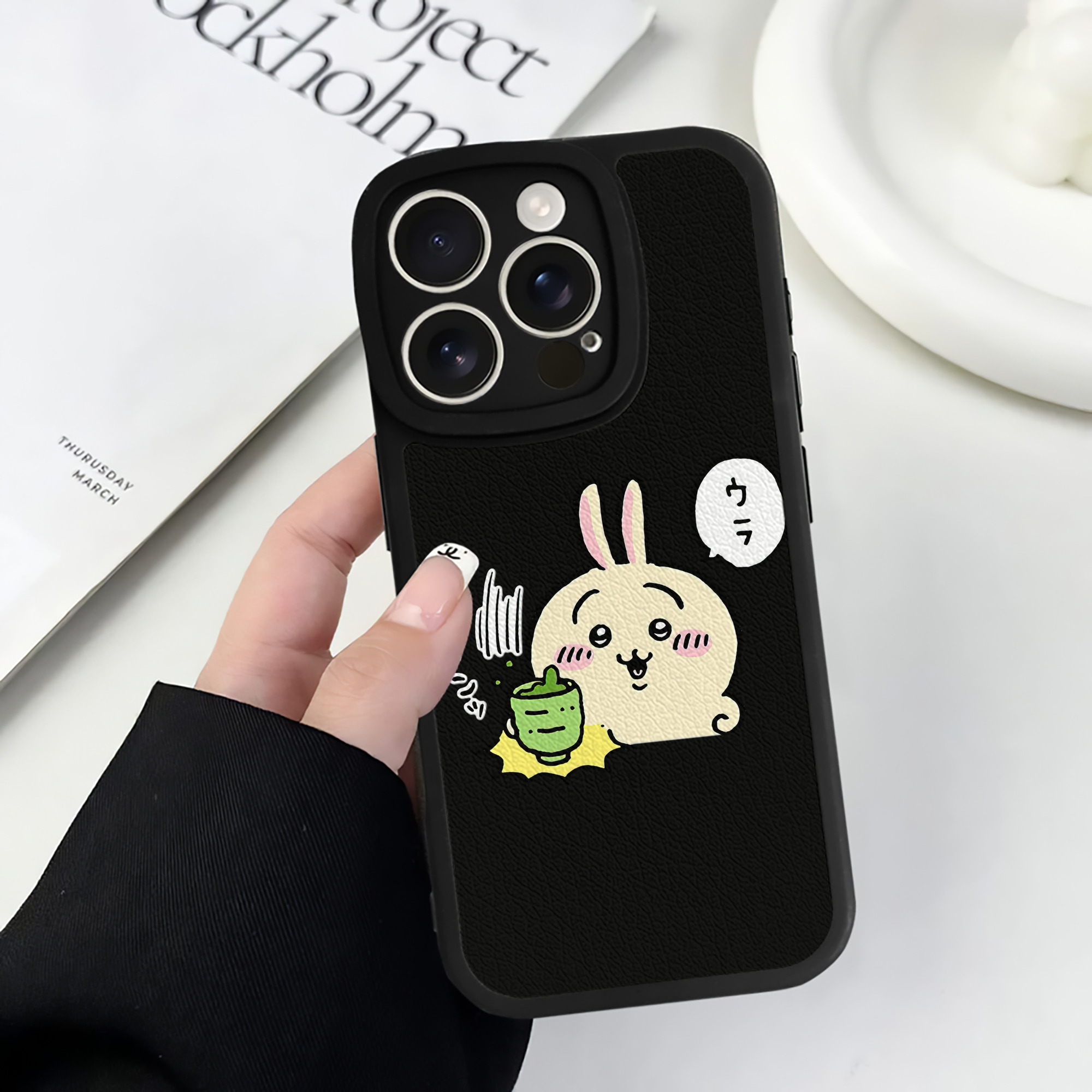 （画像用） ちいかわ うさぎ Chii-kawa usagi 【iPhone 16シリーズ対応】シリコンスマホケース（レザー調） 材質：シリコン